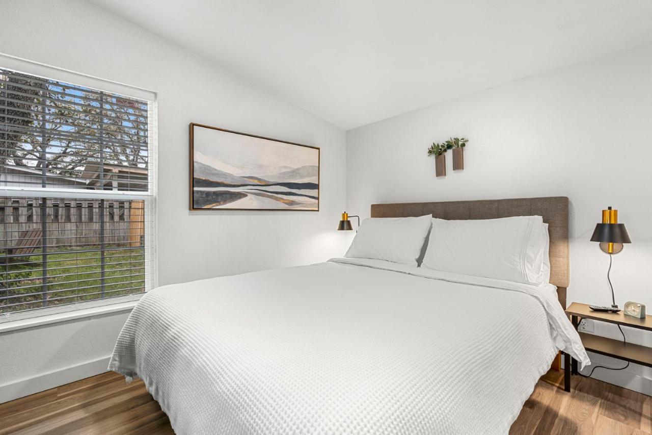 New! The Yellow Door- Downtown Wimberley W/ River Access Bagian luar foto